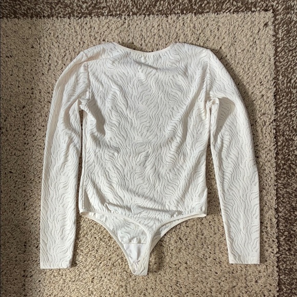 Babaton Cream Long Sleeve Bodysuit - Picture 8 of 12